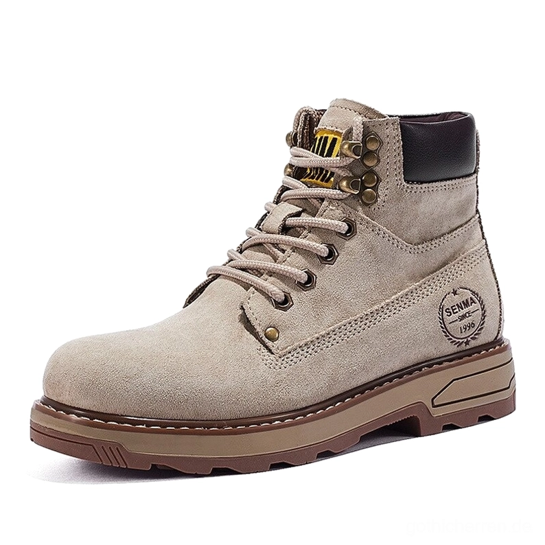 Hellgraue Wildleder Gothic Combat Stiefel mit klassischem Schnürverschluss, minimalistischem Design und verstärkten Stahlösen – Frontansicht