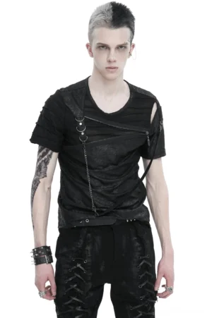 Herren Gothic asymmetrisches schwarz T-Shirt mit Kettenharness Vorderansicht getragen von tätowiertem Modell mit Punk-Styling