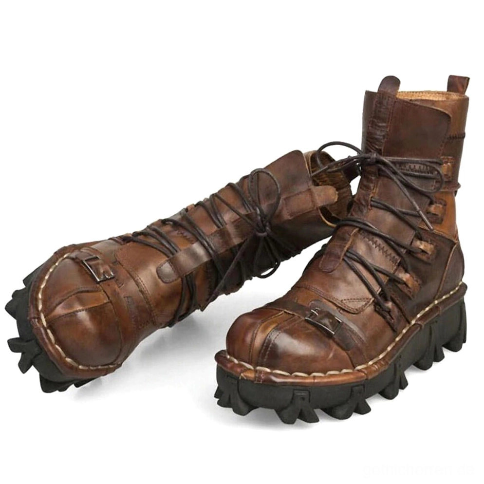 Braune echte Leder-Gothic-Combat-Stiefel mit Kontrastziernähten, Schnür-Riemen-System mit mehreren Styling-Optionen, robuste Stollensohle und verwitterte Oberflächendetails für rebellische Goth-Ästhetik