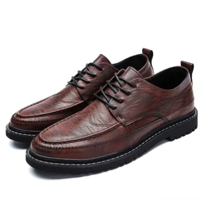 Weinrote Leder-Gothic-Schnürhalbschuhe für Herren mit Brogue-Steppdetails und dauerhafter rutschfester Sohle, Dreiviertelswinkel