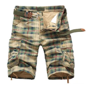 Herren Khaki-grüne karierte Cargo-Shorts mit Seitentaschen und passendem Canvas-Gürtel, Flachlage-Display