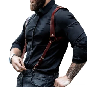 Herren Leder-Harness verstellbar in Dunkelbraun – Seitenprofilansicht mit Brustgurt und Schulterdesign, Metallschnallen sichtbar