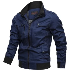 Herren Military-Bomberjacke dunkelblau Vorderseite – alternative Fashion mit gerippten Bündchen und Cargo-Taschen, marineblaue Baumwolle