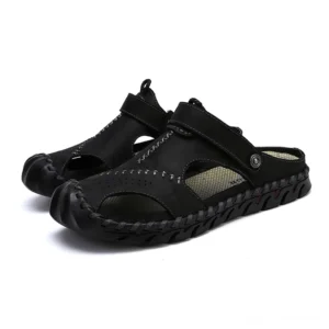 Herren schwarze echte Leder Gothic Sandalen mit Knöchelriemen und handgenähten Details – Vorderansicht Dreiviertelperspektive