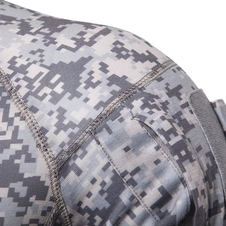 Herren schwarzer Python Scale Camouflage Tactical Sweatshirt mit 1/4 Zip Stehkragen, detaillierte Frontansicht des Kragens