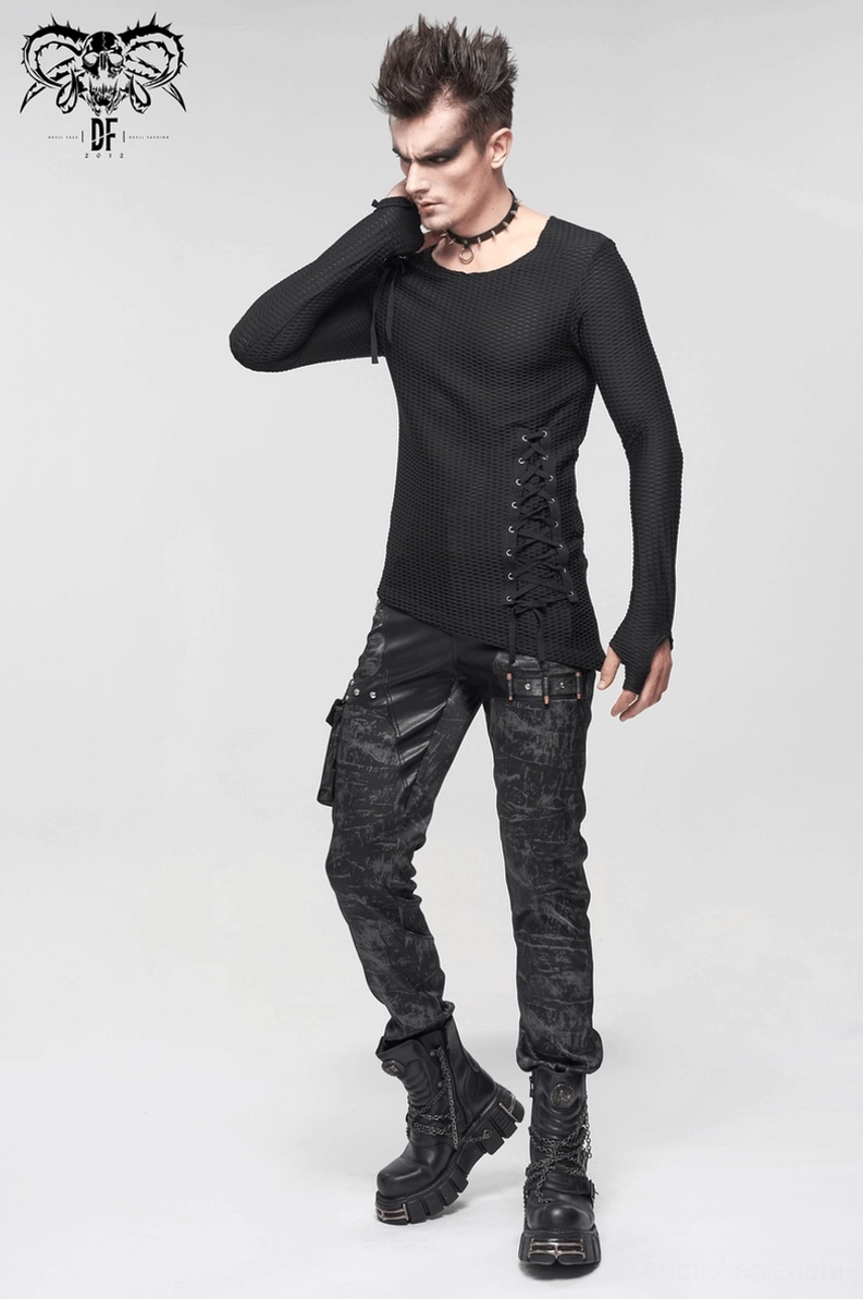 Schwarzes Mesh-Gothic-Punk-Sweatshirt Layering-Styling mit Jacke zeigt vielseitige Trageoptionen Alternative-Fashion