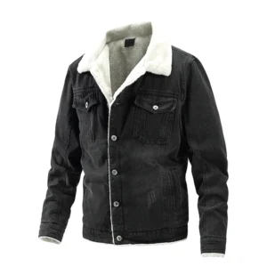 Herren-Sherpa-Denim-Trucker-Jacke Vorderansicht in Schwarz mit cremefarbener Sherpa-Fleece-Kragen, Druckknopfverschluss und doppelten Brusttaschen - Studio-Produktfoto