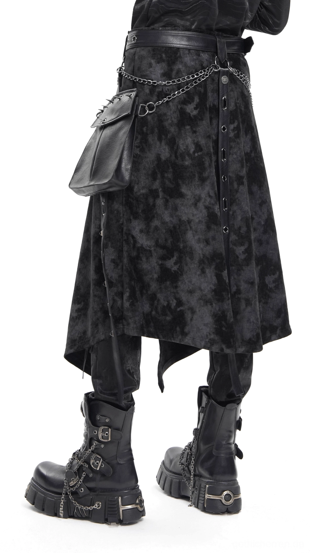 Herrenrock Gothic Styling-Inspiration Plateau-Boots dunkelgotische Accessoires Komplettes Outfit-Setup und Alternative-Fashion-Präsentation