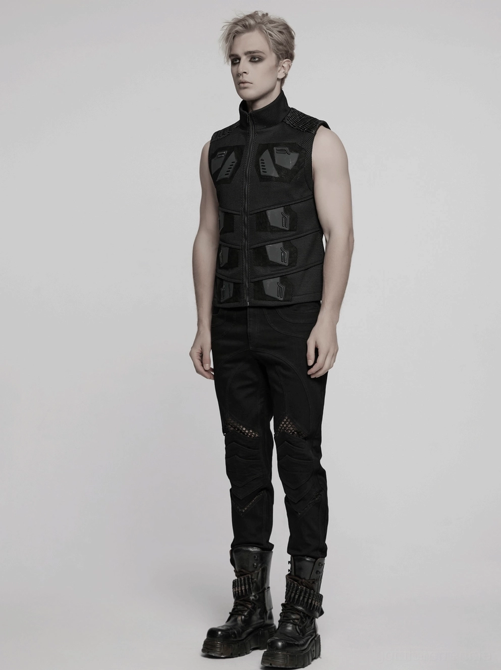 Produktfotografie der schwarzen Mesh- und Synthetikleder-Industrial-Tactical-Weste, Gothic-Fashion-Herrenmode, Steh-Kragen-Design, taillierter Schnitt, Vollansicht