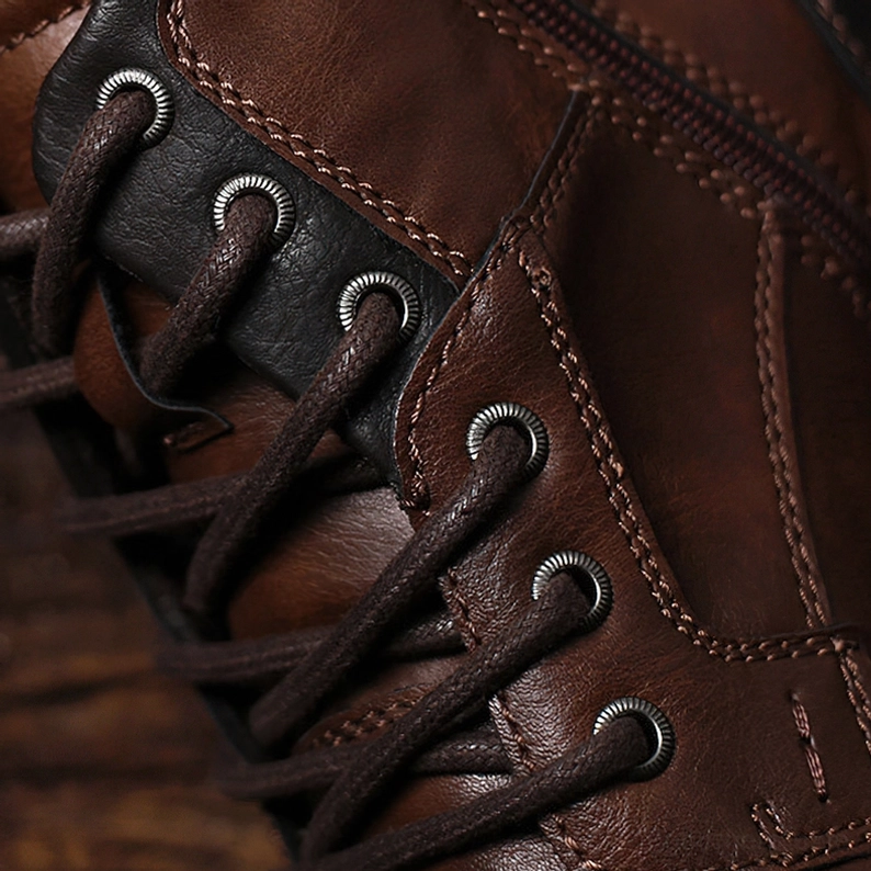 Industriale Gothic Spaltleder Schnürstiefel mit robuster Konstruktion und verstärkten Nähten, authentische Workplace-Aesthetic und ingenieurhafte Details