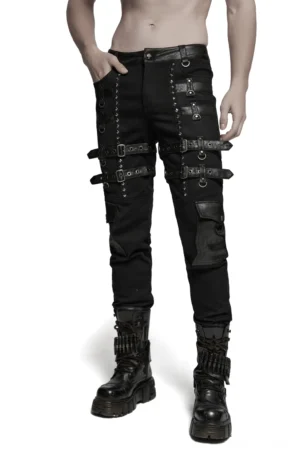Industrial gothic slim-fit nietenhose front ansicht auf model mit pyramidennieten und D-ring schnallen vollständige frontalansicht