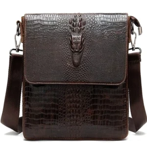 Kaffeebraune Krokodil-geprägte Leder-Messenger-Tasche – Dunkle Vintage-Schultertasche für Herren mit strukturiertem Reptilienmuster und Metalldetails