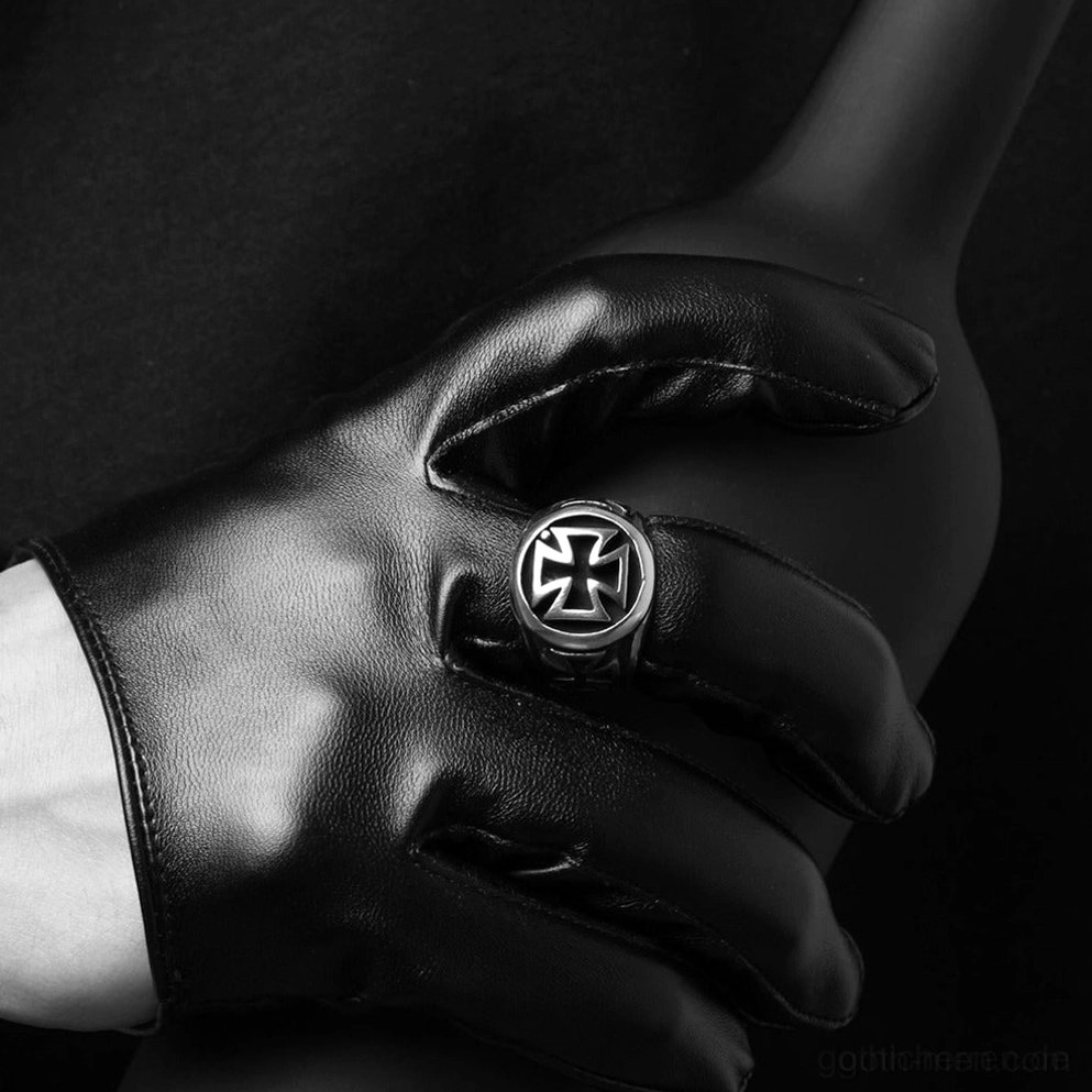 Keltischer Kreuz Biker Ring Gothic Symbol alternative Mode 316L Edelstahl Schmuck Detailaufnahme Close-up