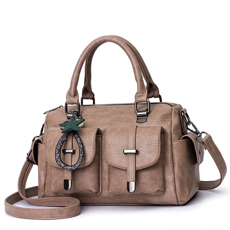 Khaki-farbene gotische Lederschultertasche mit Stern-Anhänger und Seiden-Vordertaschen – androgyne alternative Okkulte-Tote mit neutral rebellischem Design