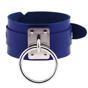 Königsblau Leder Gothic Armband mit Silberbeschlag – unisex Alternative Fashion Schmuck mit großem kreisrundem Anhänger-Ring und verstellbarem Kettenverschluss