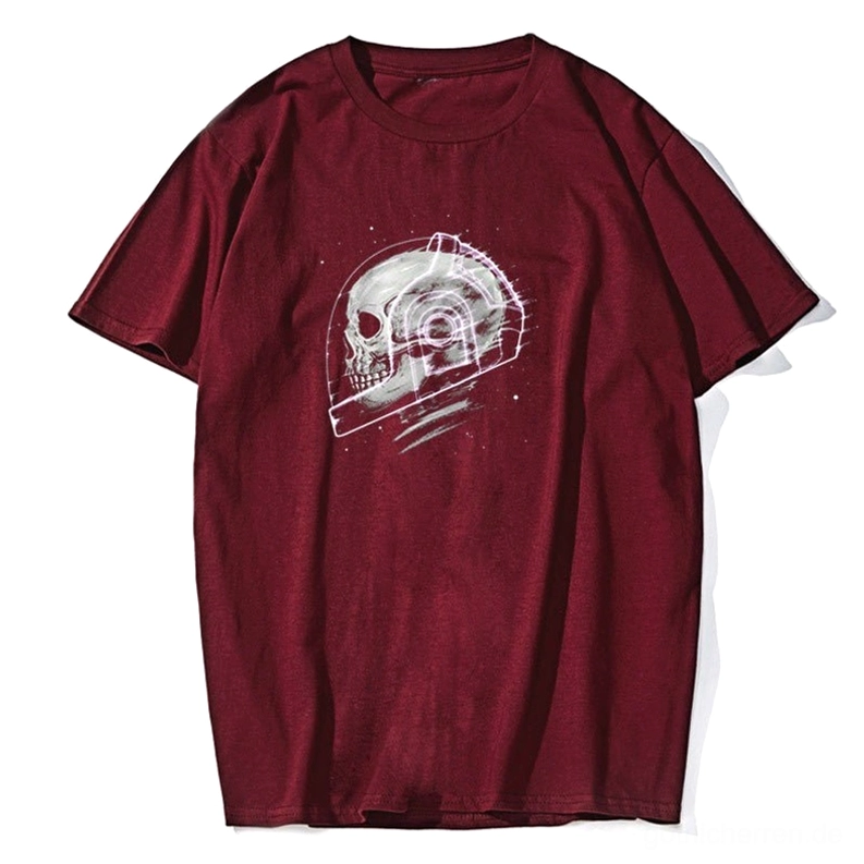 Burgunder kosmisches Skelett Grafik Tee Detailshot, Weltraum-Totenkopf-Print Nahaufnahme auf Kurzarm Gothic T-Shirt