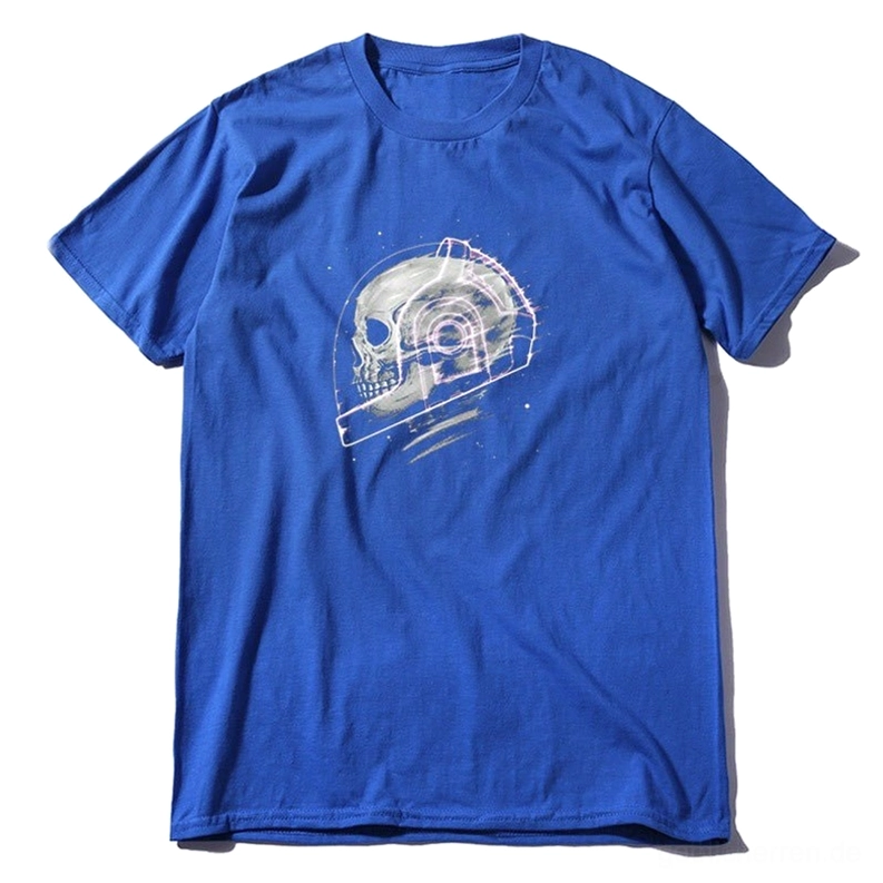 Königsblau kosmisches Skelett Grafik Gothic Tee Flat Lay, Kurzarm Weltraum-Totenkopf-Print T-Shirt Vorderansicht