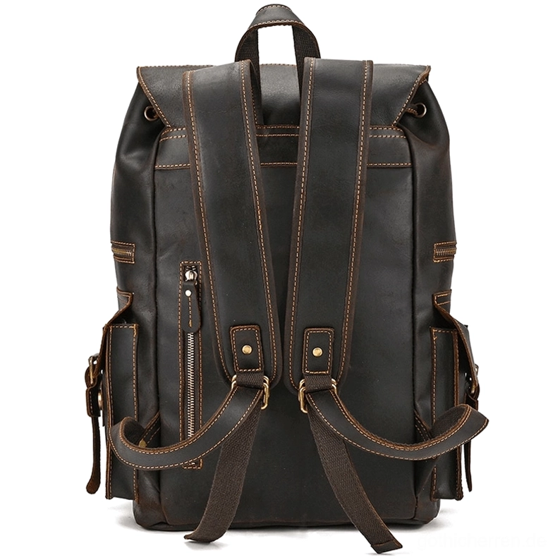 Authentischer Kuhsleder Gothic Rucksack zeigt Textur und natürliche Lederkornstruktur - Nahaufnahme Materialqualität