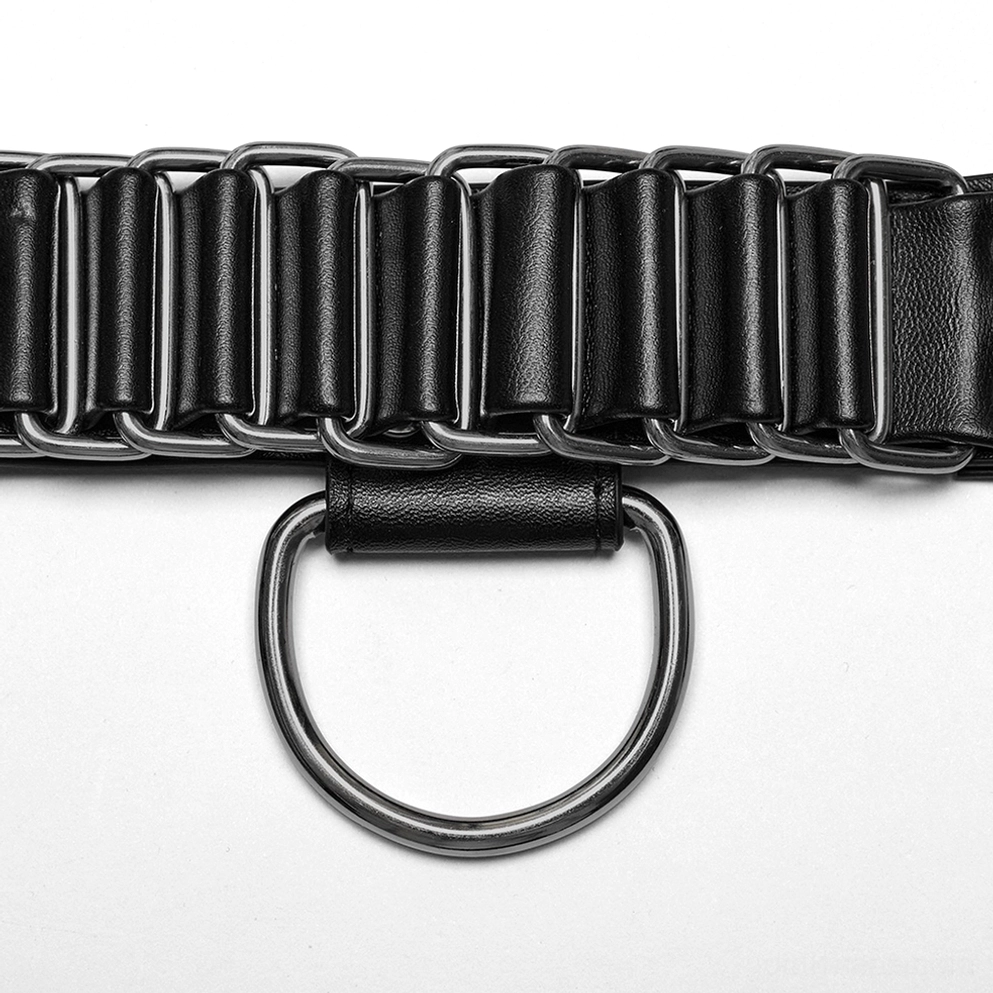 Detaillierte Ansicht der zentralen Geschirr-Hardware mit Metallsicherungsringen und Rollenschlaufen