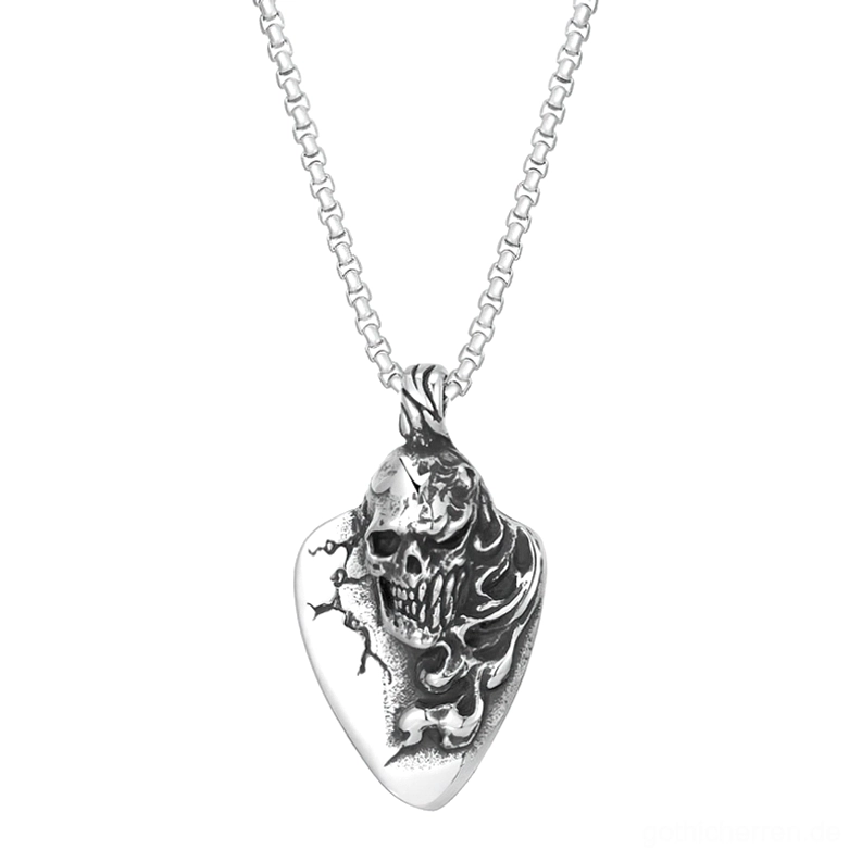 Memento Mori Totenkopf Gitarrenpick Anhänger Halskette in antiker Silber Edelstahl Frontansicht Studio Fotografie Gothic Schmuck