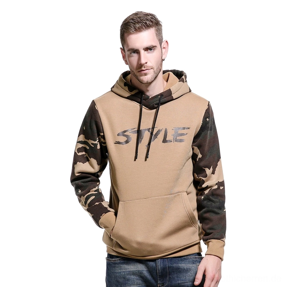 Herrenhoodie Camouflage Gothic-Kapuzenpullover Lifestyle-Aufnahme alltägliche alternative Streetwear-Styling-Ideen