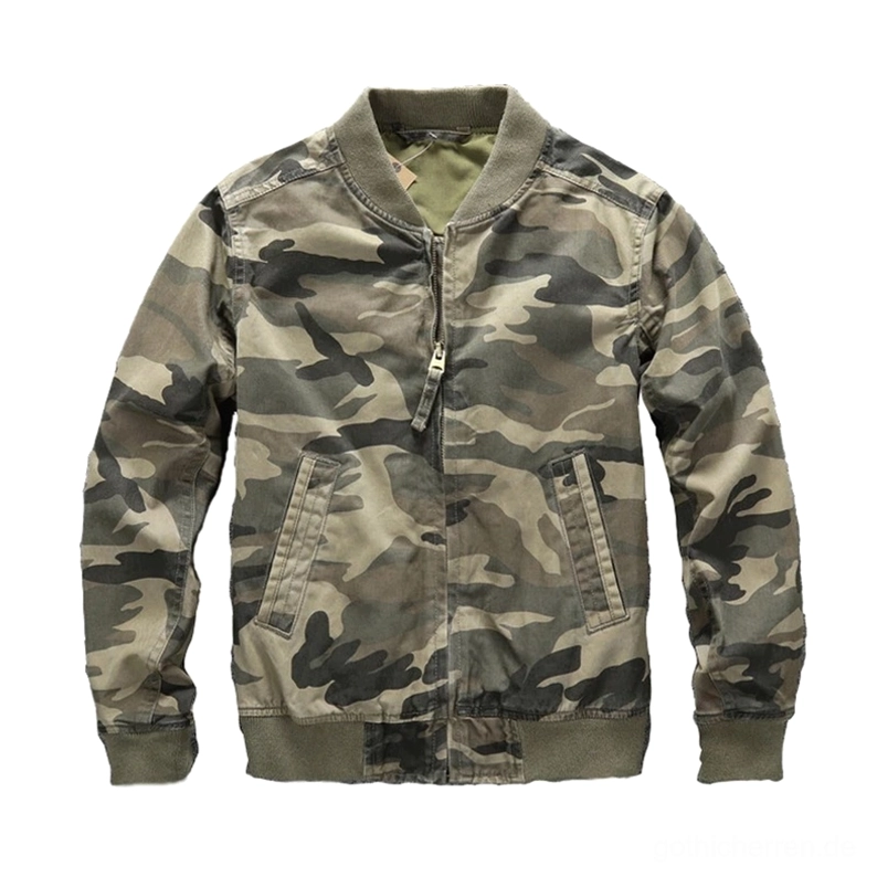 Military Camouflage Denim Bomberjacke Vorderansicht, dunkelgrünes Tarnmuster mit geripptem Kragen und Metallreißverschluss im Flachlege-Format