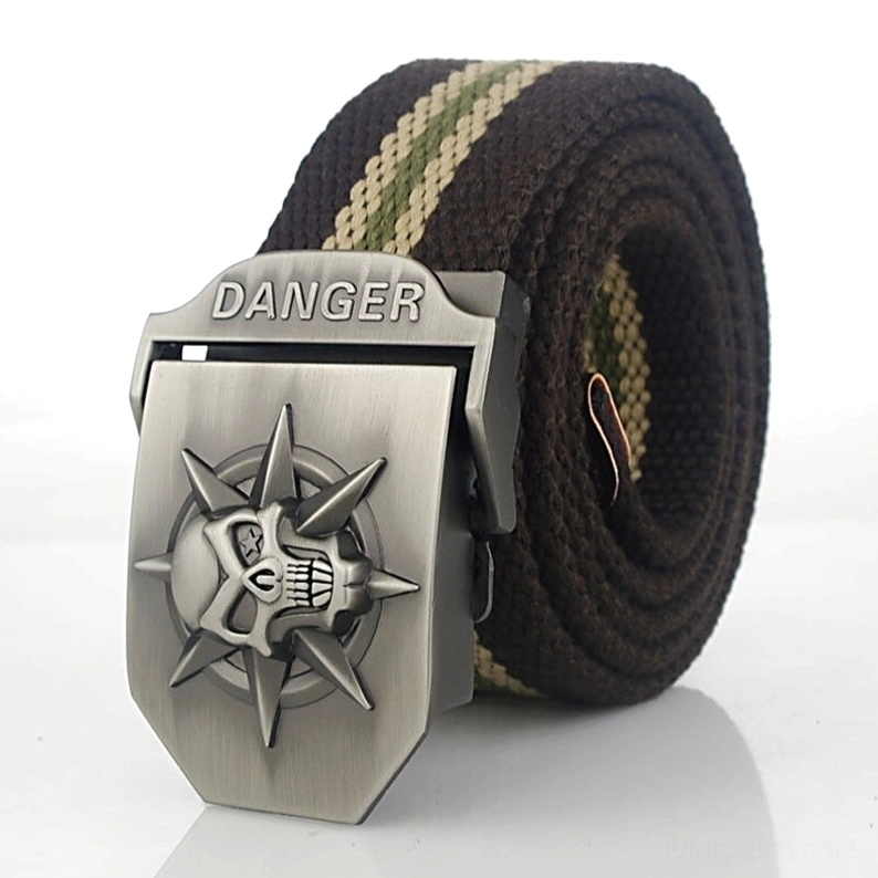 Militärischer Gothic Leinwand Gürtel in Dunkelbraun mit Beige Streifen und dekorativer Skull Spike Schnalle - unisex Punk Wear Alternative