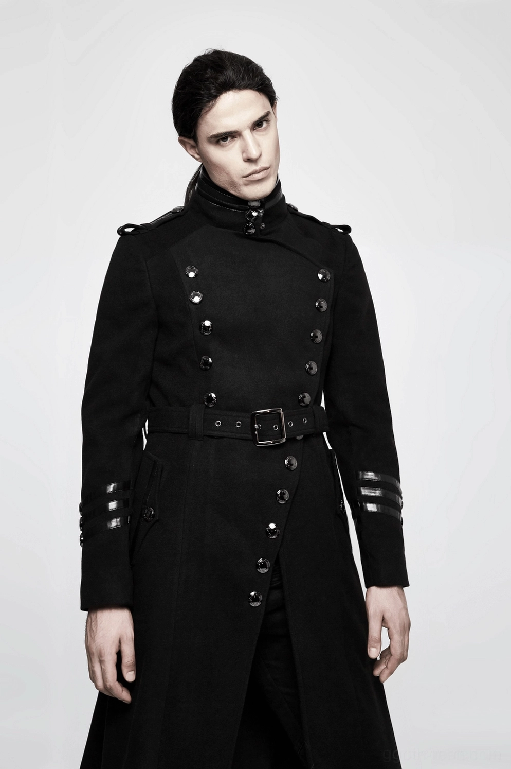 Abnehmbarer Ledergürtel-Zubehör für Military-Gothic-Mantel zeigt Taillendefinition und Styling-Optionen mit Gürtel