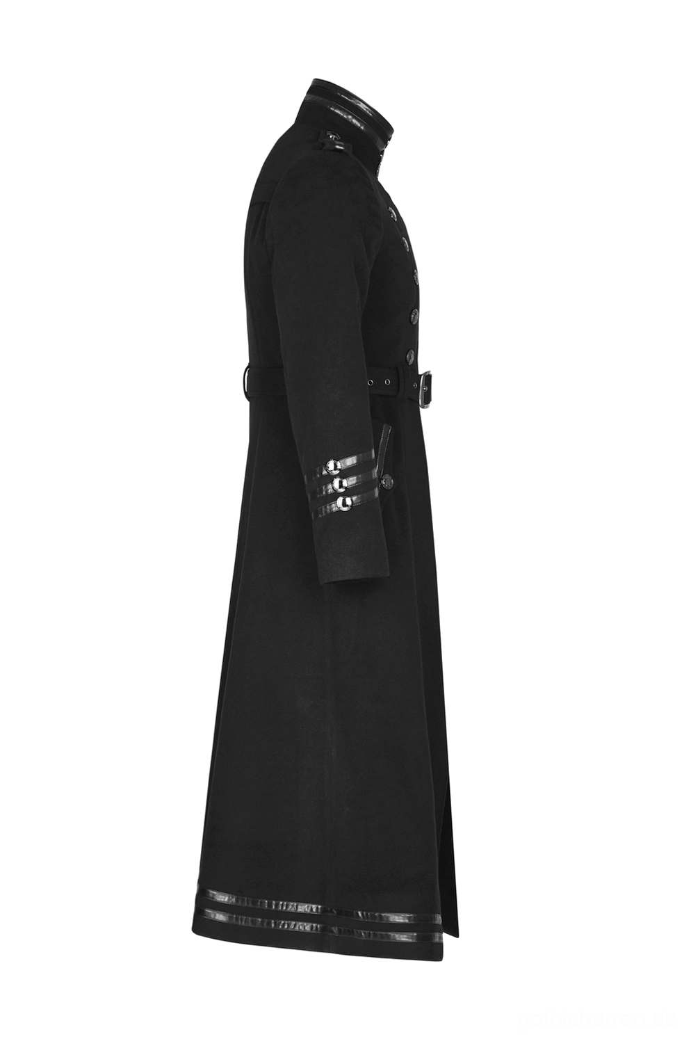 Seitenprofil des Military-Gothic-Mantels zeigt tailierte Silhouette lange Ärmel und Ledersaumverblendung auf Schneiderpuppe gegen weißen Hintergrund