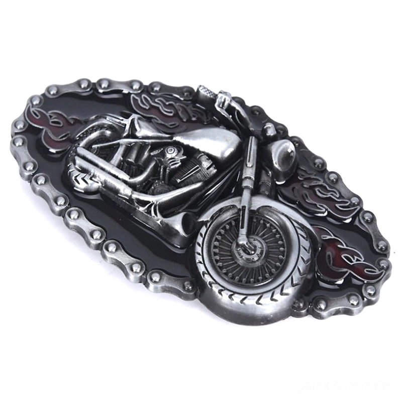 Motorrad Flammen Gürtelschnalle Front-Viertelansicht – 3D-Prägung mit Kettenbordüre und roten Flammen-Details auf Vintage Silber-Schwarz Metall