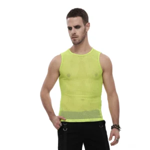 Neongelbes durchsichtiges Mesh-Muskelshirt mit rundem Halsausschnitt und ärmellosem Design, getragen von männlichem Modell in Frontansicht, zeigt die körperbetonte Silhouette und transparente Mesh-Struktur