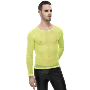 Herren Neongelbes Mesh-Langarmshirt Gothic Vorderansicht getragen von Model mit schwarzer Lederhose und dunklen Stiefeln