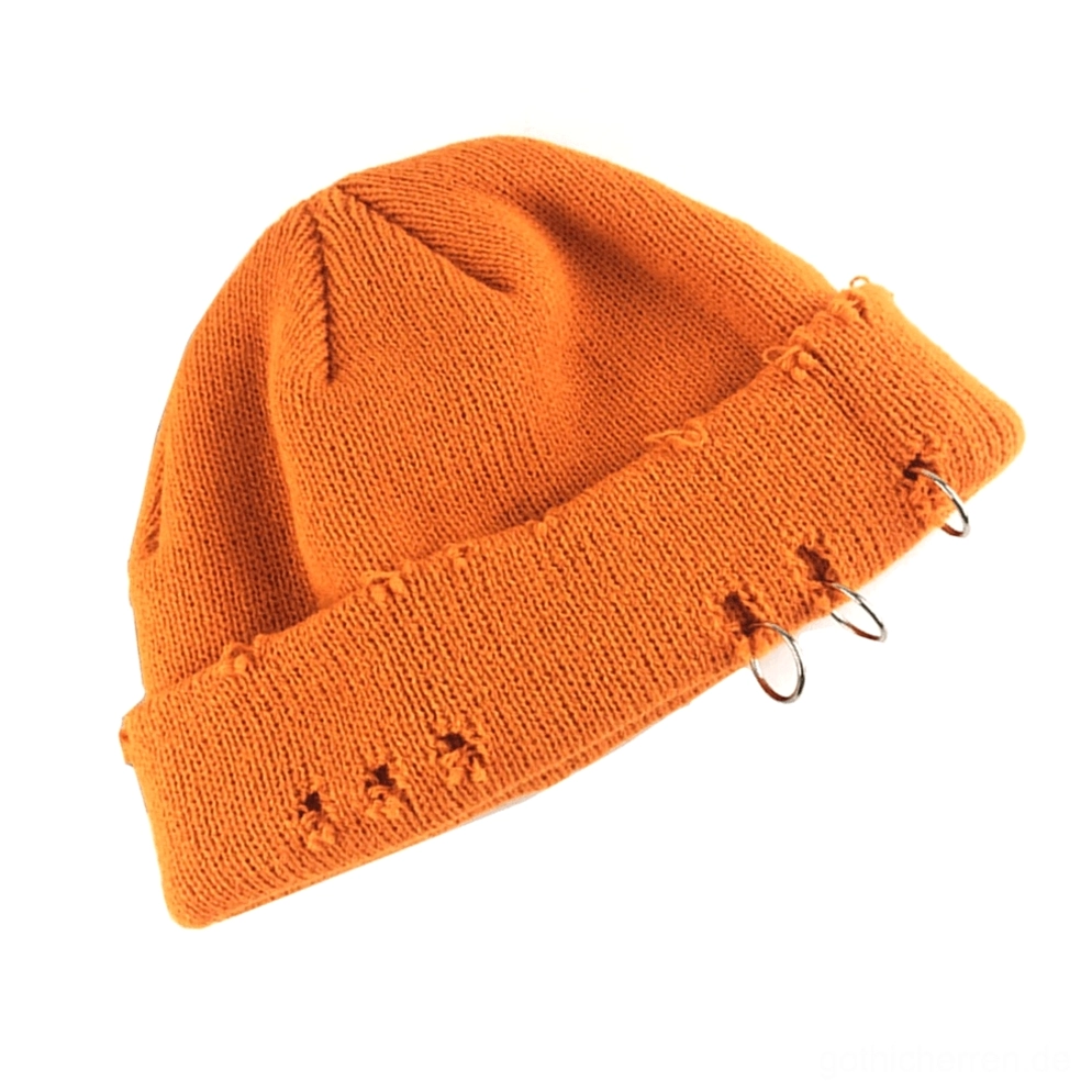 Orange kühne Gothic-Strickmütze mit Distressed-Löchern und Metallring-Akzenten für maximalistisches Dark-Fashion-Statement
