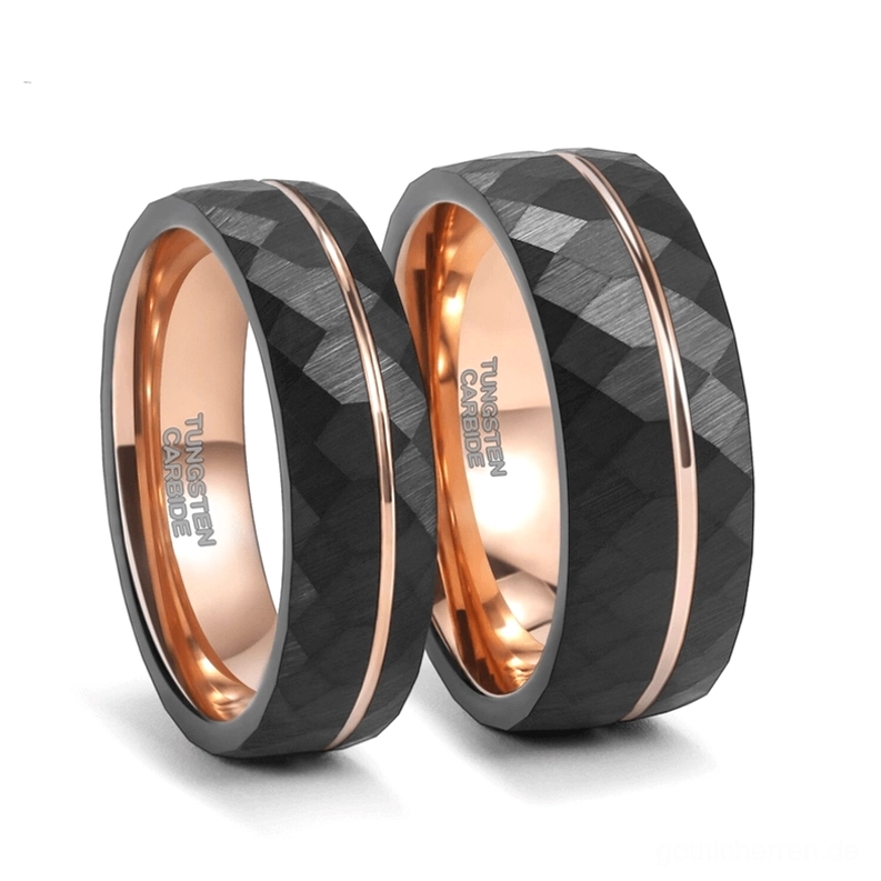 Paar passende schwarze Wolfram Gothic Rhombus Ringe mit Rosé-Gold Akzenten, Partnerschmuck für Paare, industrielle alternative Eheringe, Draufsicht nebeneinander