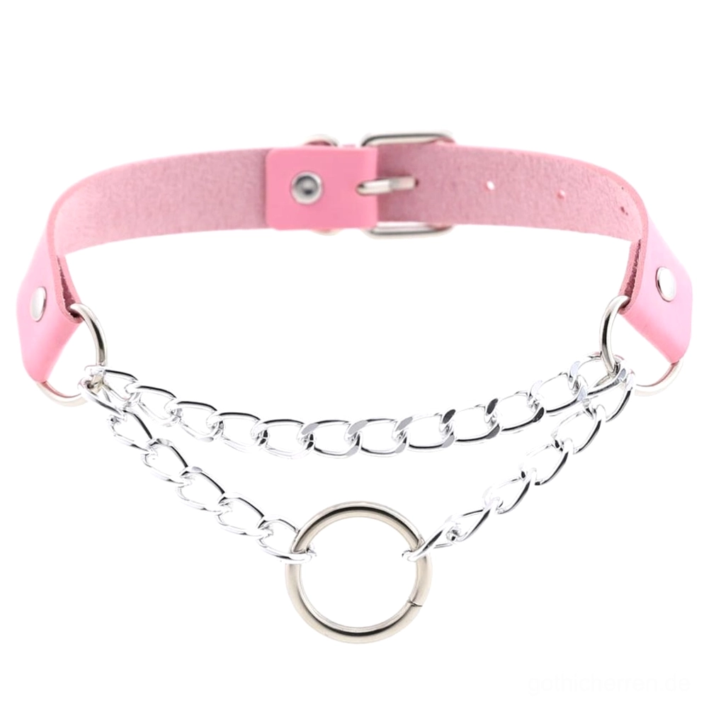 Pastellrosa Kunstleder Chain Choker mit doppelten silbernen Ketten und O-Ring Detail, verstellbarer Gothic Punk-Stil Halskette Frontansicht soft goth