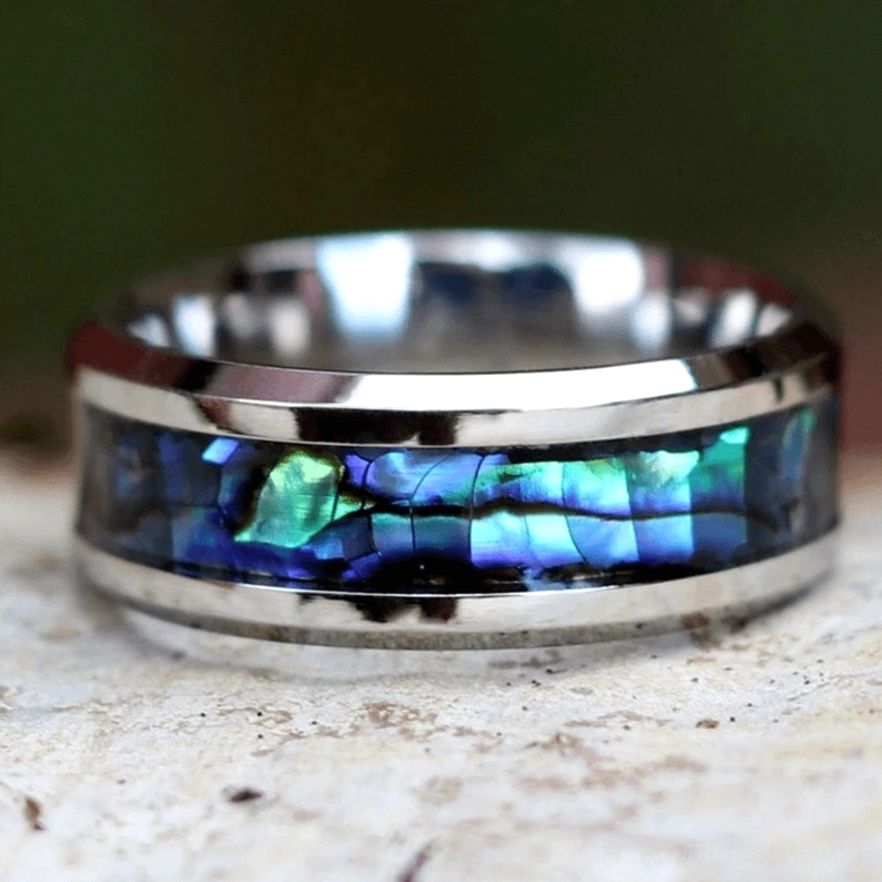 Edelstahl Perlmutt-Ring flache Draufsicht zeigt symmetrische Intarsia-Struktur und polierte Metallkanten mit Naturmuster