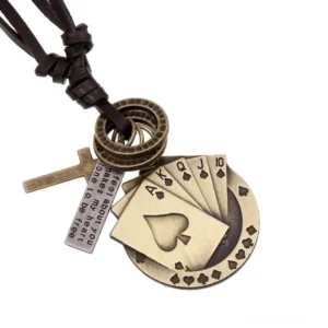 Einzelne antik-goldtöne Poker-Kreuz Halskette mit Pik-Ass Design und graviertem Text-Anhänger, Gothic-Rock Schmuck aus Kupferlegierung mit braunem Lederband