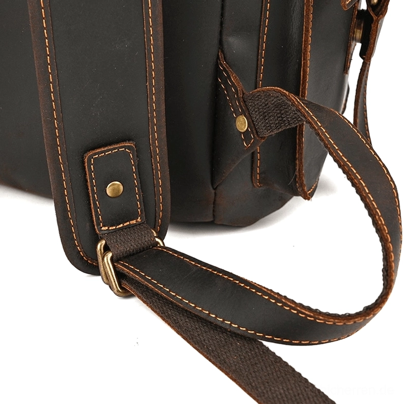 Premium echtes Leder Gothic Rucksack zeigt volle Kapazität und Fach-Aufteilung Layout - Speicher