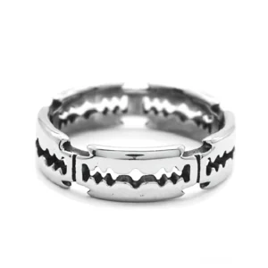 Edelstahl-Punk-Klinge-Ring - direkte Draufsicht mit vollständigem segmentiertem Sägezahn-Muster und dunkelgeschwärztem Industrial-Design