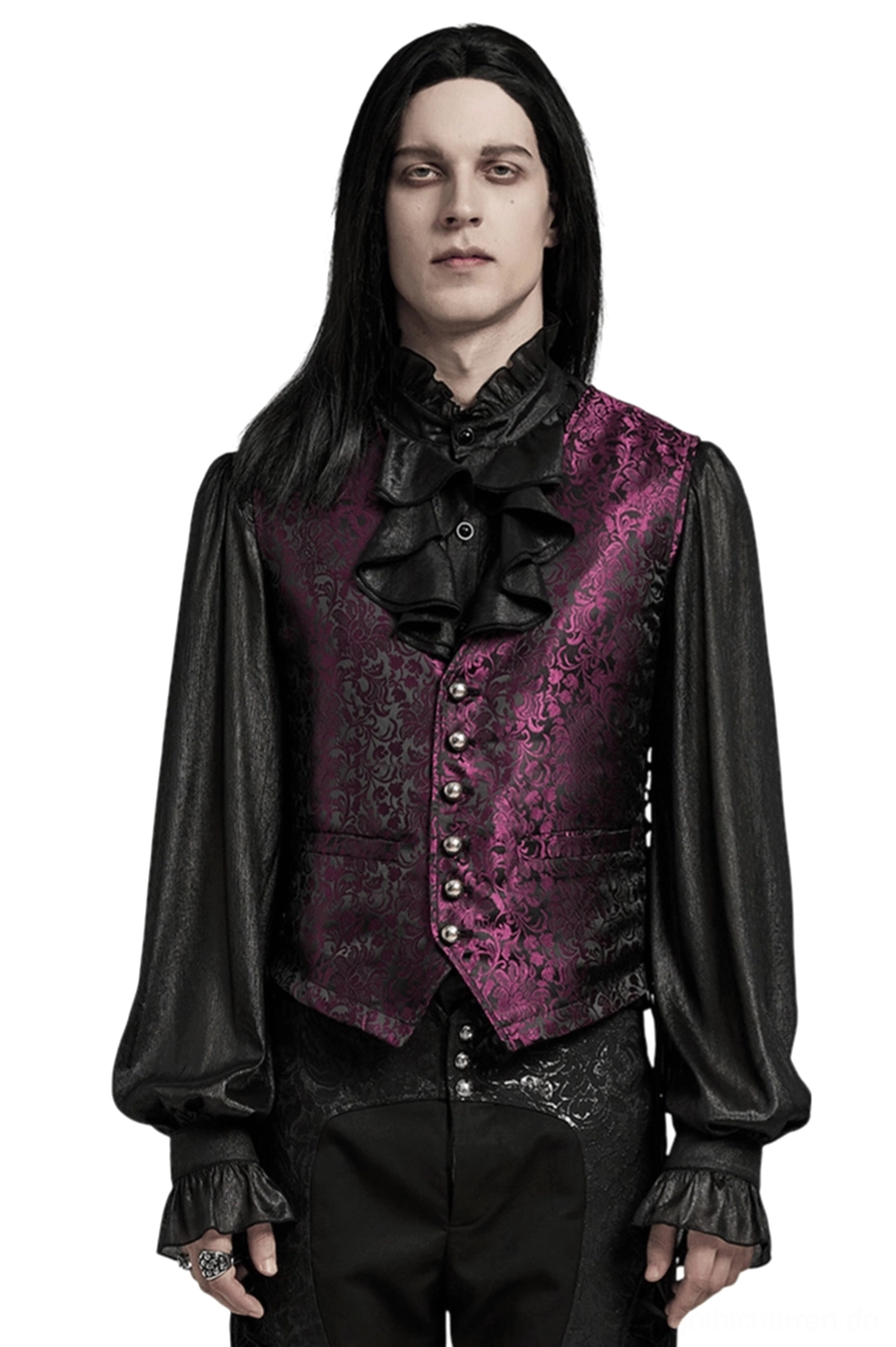 Gothic Herren-Weste in Purpur-Schwarz mit Jacquard-Blütenmuster, Frontansicht auf Modell mit gerüschtem schwarzem Hemd und taillierten Hosen