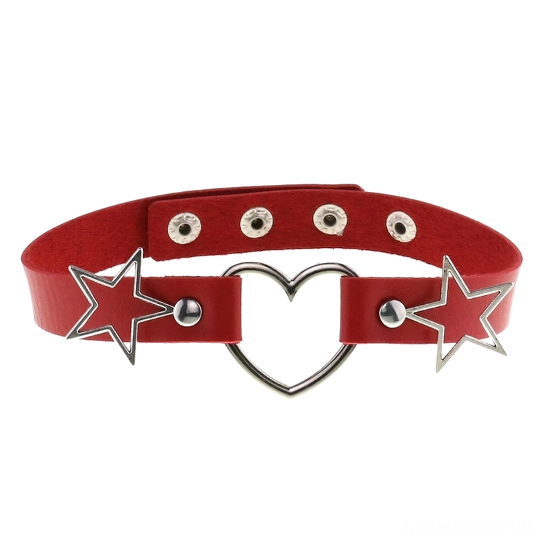 Rot PU-Leder Choker Halsband mit silbernen Herz- und Stern-Metallakzenten, Flatlay-Produktfotografie für Gothic Style verstellbare Accessoires