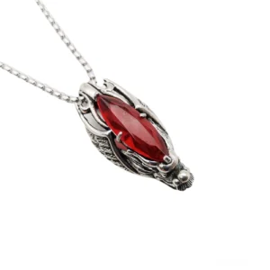 Rotes Granat Drachenkopf Anhänger Gothic Halskette mit Edelstahl Punk Hohldrachen Design Seitenansicht Winkel