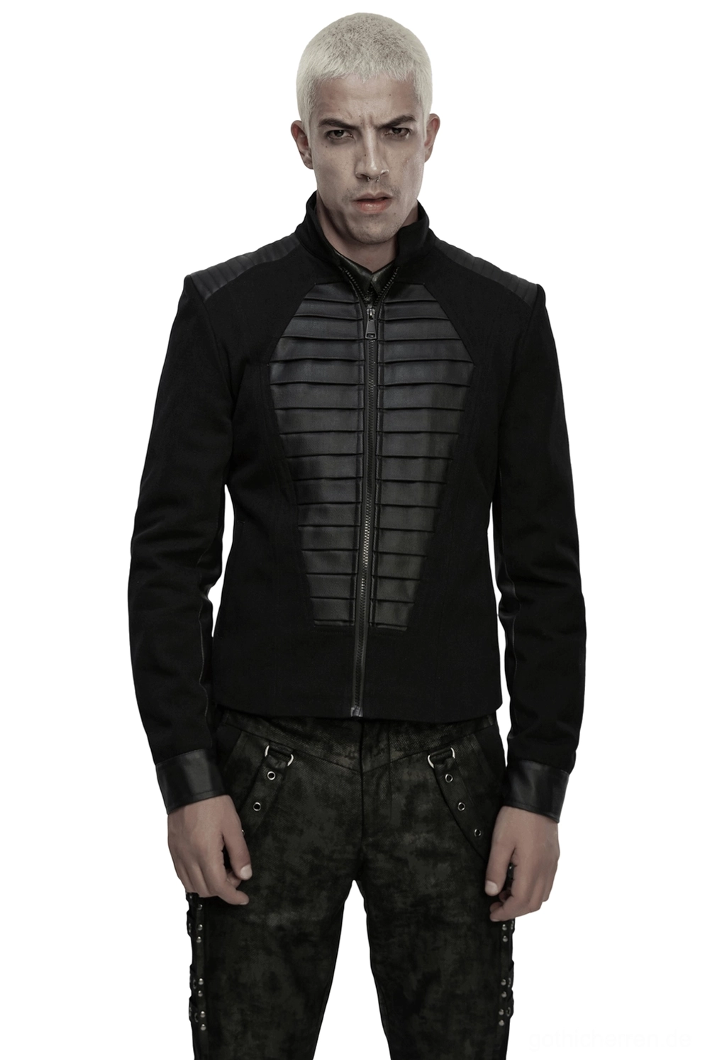 Schwarze Sargdeckel Military Denim Jacke mit Kunstleder-Akzenten Frontansicht auf Model – Gothic Punk Alternative Fashion Styling