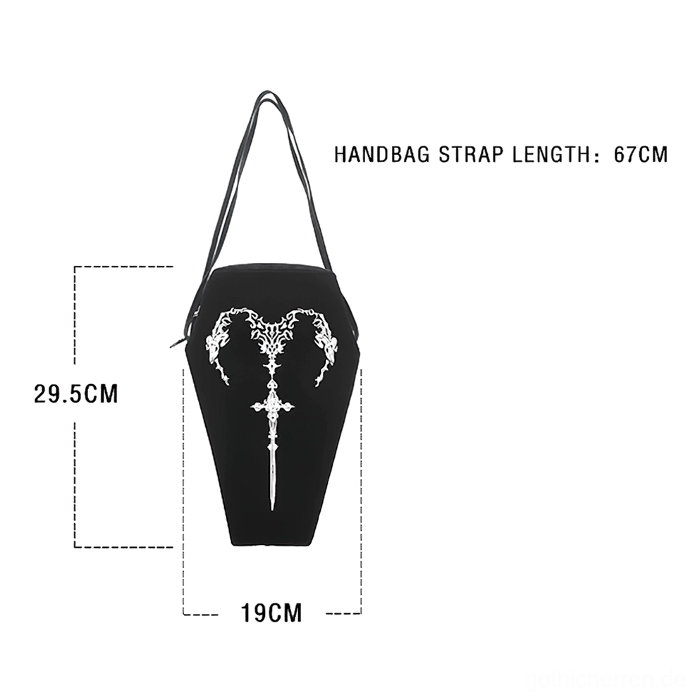 Schwarze sargförmige Schultertasche mit Größen-Messetiketten angezeigt, Vorderansicht mit Dimensionen 29,5 cm Höhe, 19 cm Breite, 67 cm Gurtlänge