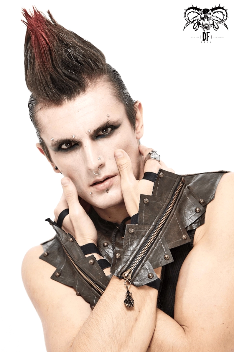 Detaillierte Produktfotografie von Schädel-Reißverschluss braunen Fingerlose Gothic Handschuhen für Männer, Punk-Accessoire mit Messingbeschlägen und gezacktem Design