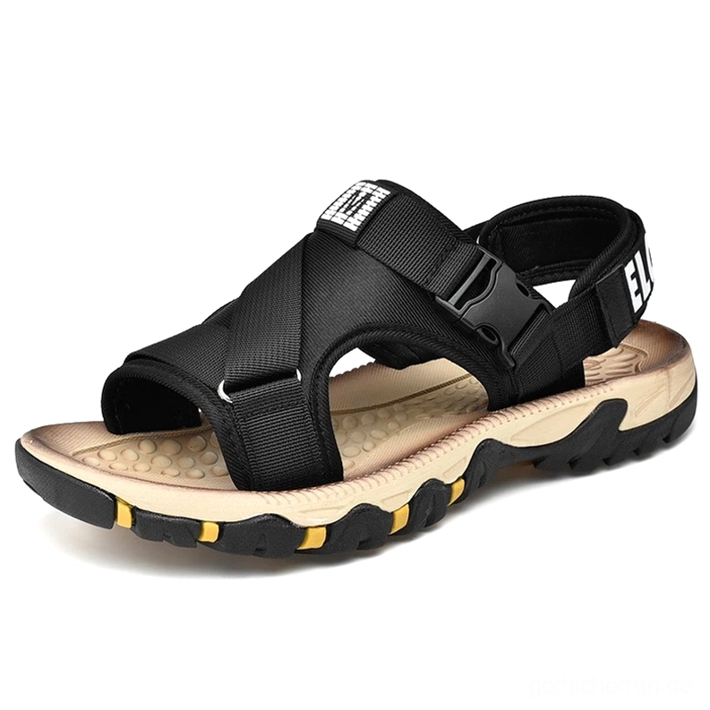 Schwarze Gothic Cross-Strap Sandalen für Herren mit verstellbarem Knöchelriemen und strukturierter EVA-Fußbett, seitliche Detailansicht industrial design