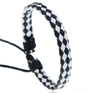 Schwarz-Weiß kariertes Gothic Flechtlederarmband mit geometrischem Webmuster, verstellbare Schließe, viktorianischer Stil und alternative Subkultur Accessoire