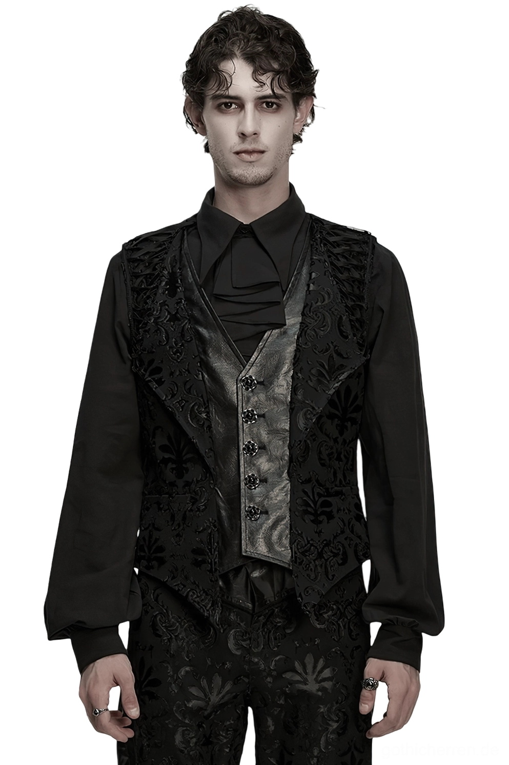 Schwarze Barock-Stickerei Gothic Anzugweste vorne Modellansicht mit Damast-Jacquard-Muster und Kunstleder-Paneele-Details auf männlichem Modell