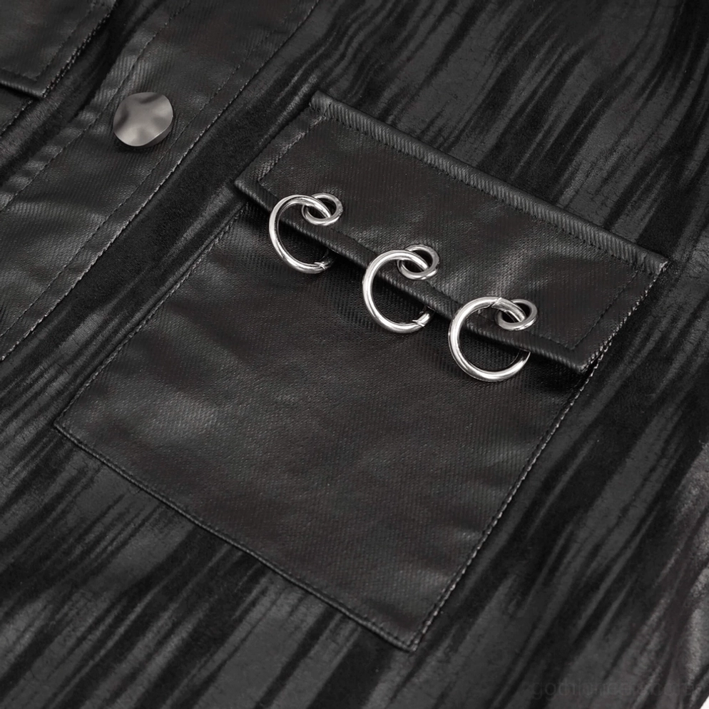 Crinkle-Kunstledertextur und Metallhardware Nahaufnahme der schwarzen Gothic Punk Jacke – Craftsmanship Material Fusion
