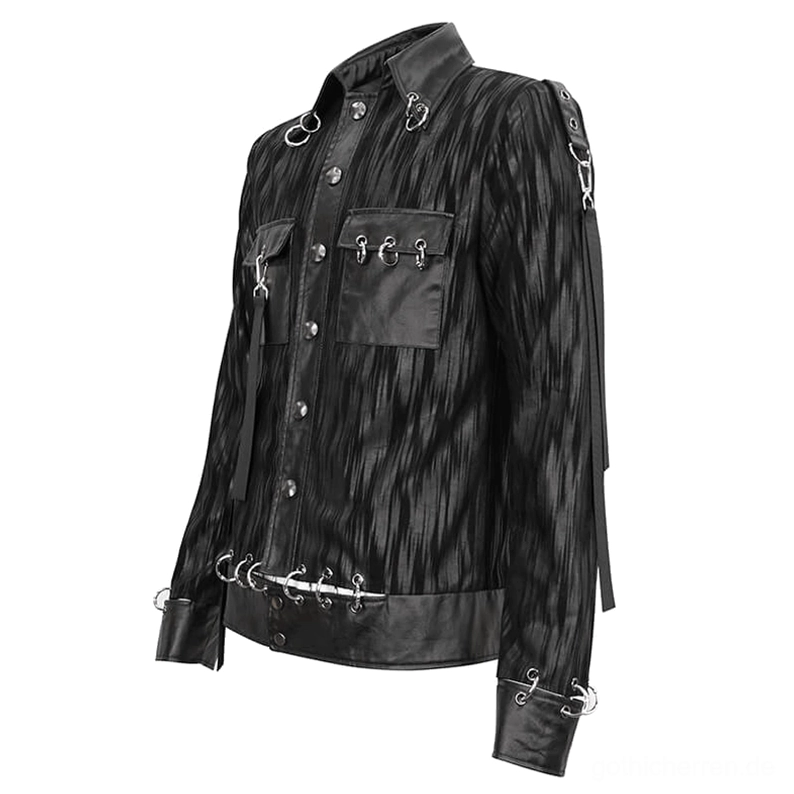 Seitige Flachlage der schwarzen Crinkle-Kunstleder Gothic Jacke mit Arm-Straps und Metallringen – Alternative Fashion Hardware